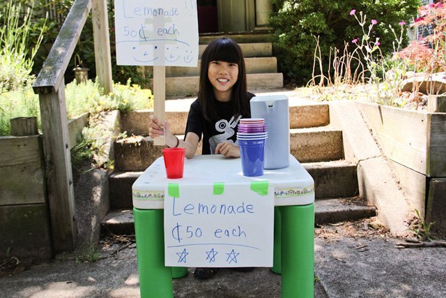 girl_lemonade_stand_small