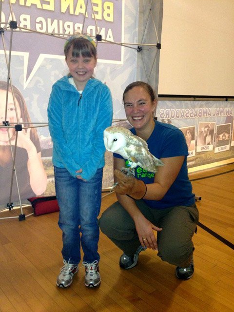 live animal show, girl with owl