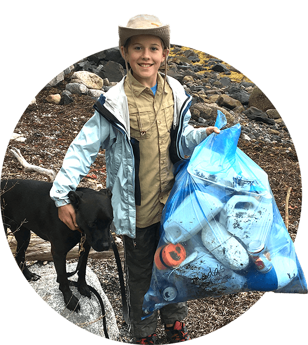 Earth Ranger Member Photo. Cleaning up a shoreline Earth Ranger Member Photo. Cleaning up a shoreline