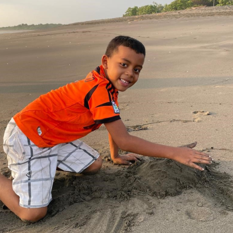Saving Baby Sea Turtles, One Egg at a Time: An Adventure in Playa Salinas Grande with Gerardo! Saving Baby Sea Turtles, One Egg at a Time: An Adventure in Playa Salinas Grande with Gerardo!